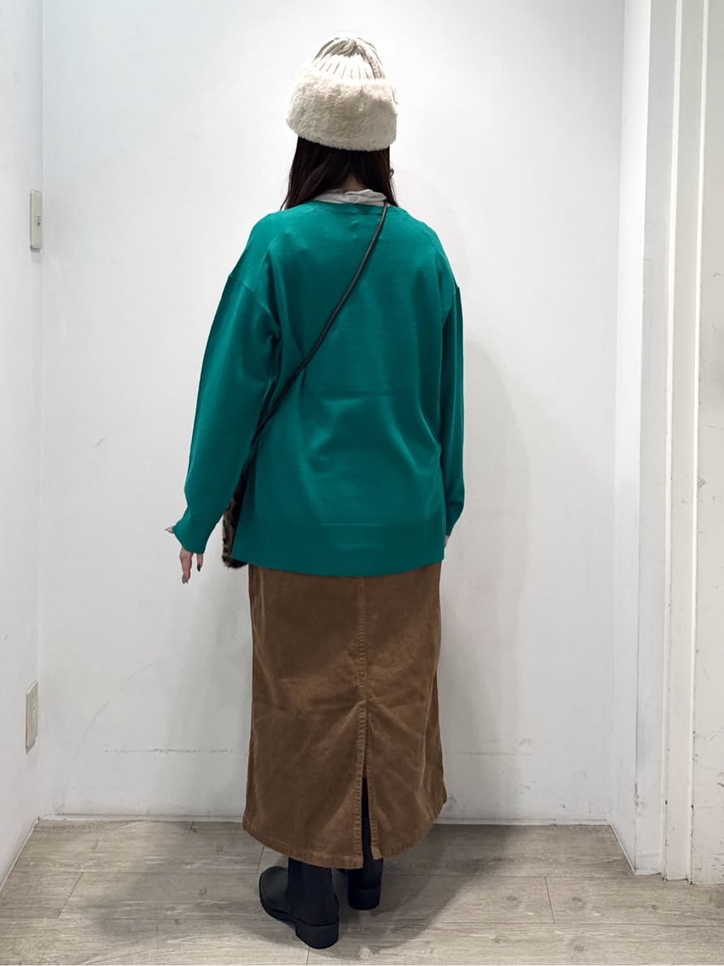yuicciさんの「OPAQUE.CLIP｜Vネックニット／エクストラファインメリノウール【THEシリーズ／洗濯機OK】」を使ったコーディネート
