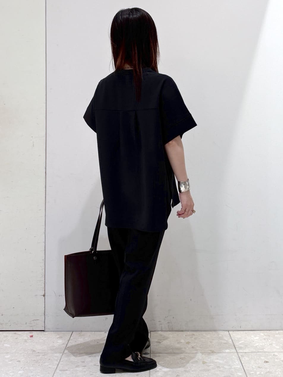 mameさんの「OPAQUE.CLIP｜《5色展開／SS-LLサイズ》スキッパー金ボタンブラウス／セットアップ対応【防シワ／ストレッチ／洗濯」を使ったコーディネート