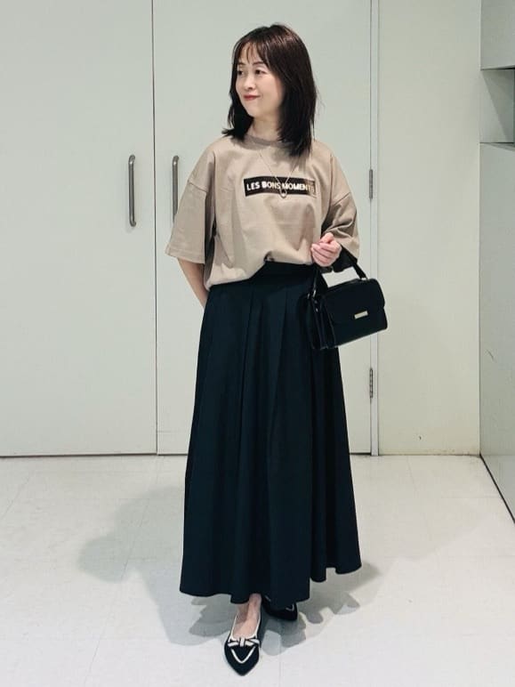 makiさんの「UNTITLED｜【コットン100/ゆったり/ショート丈/洗える】ベロアロゴTシャツ」を使ったコーディネート