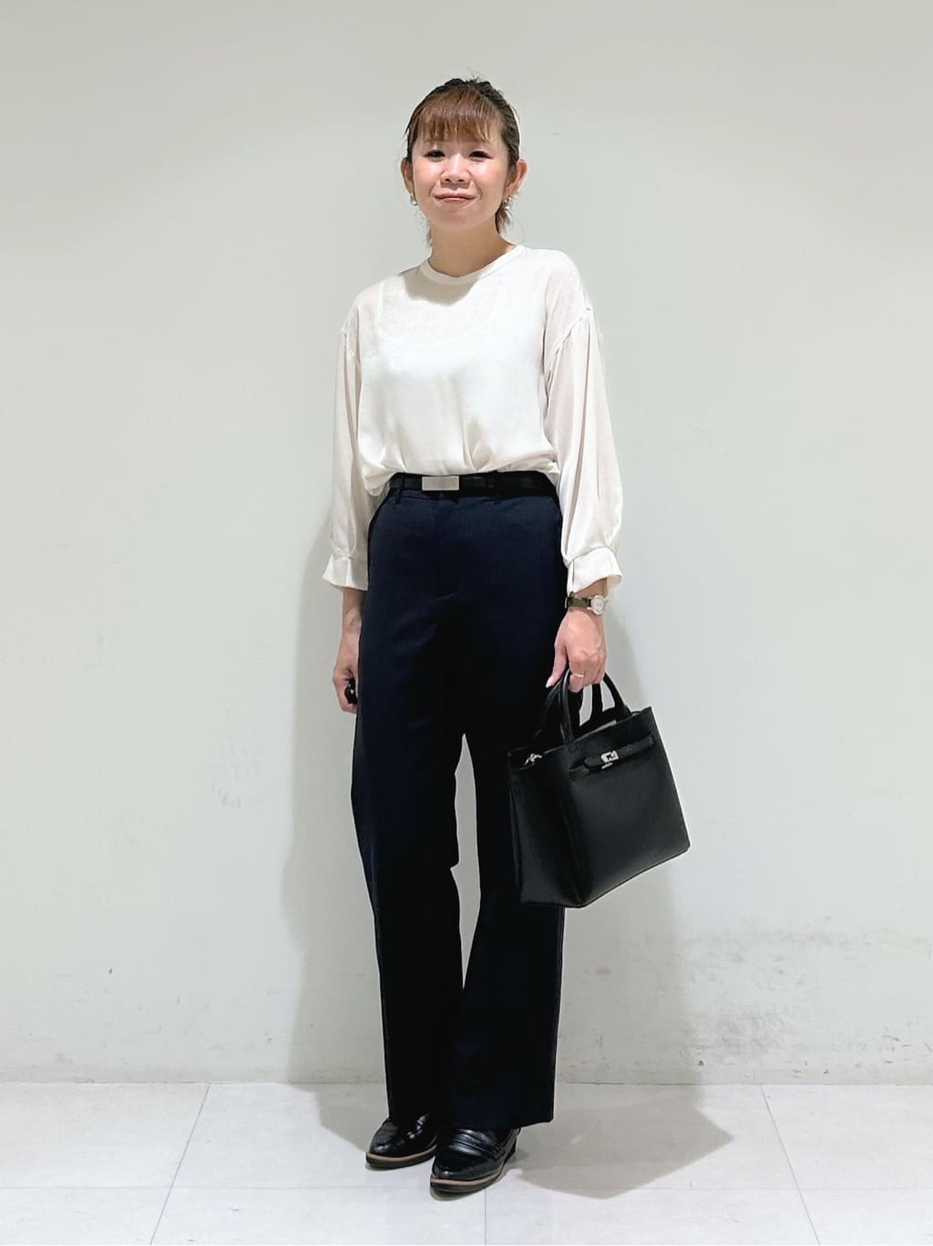 tsuyuさんの「INDIVI｜【セットアップ可能】スエード調サテンブラウス」を使ったコーディネート