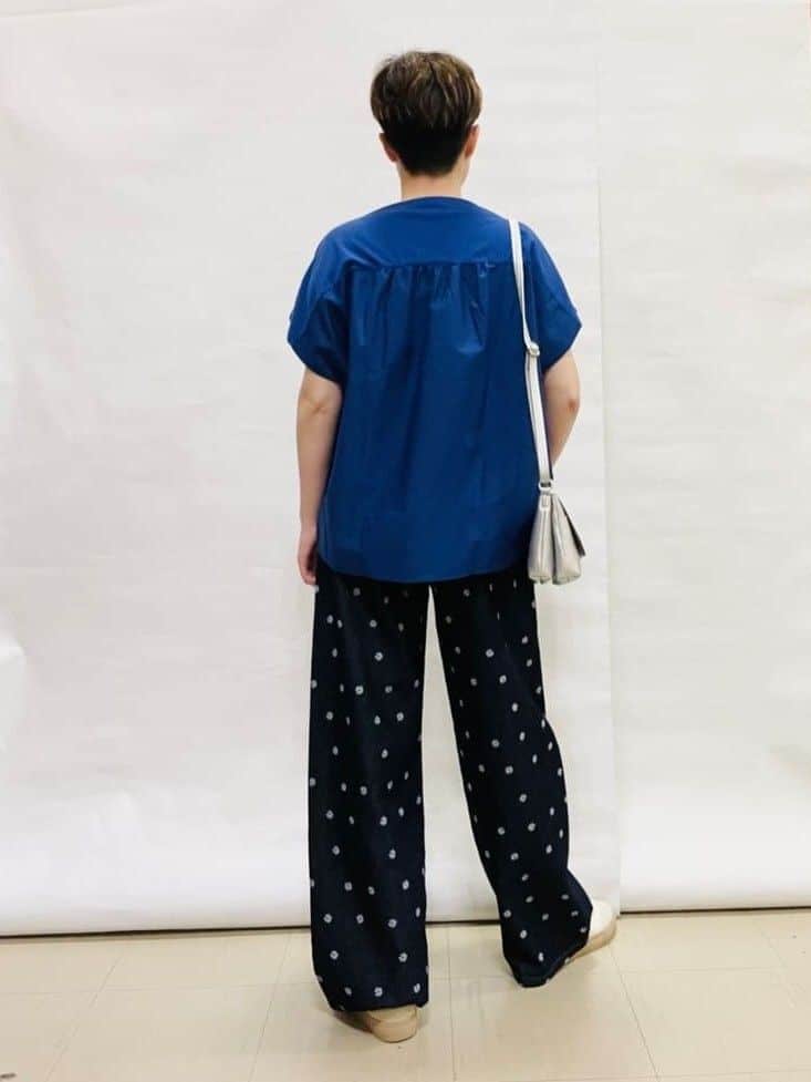 なっちゃんさんの「SHOO･LA･RUE｜【S-LL】周りと差がつく デイジー柄デニムワイドパンツ」を使ったコーディネート