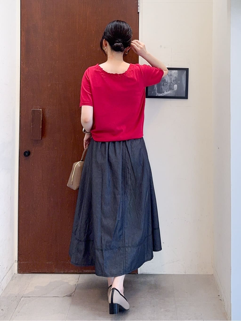 𝐇𝐢𝐫𝐨𝐦𝐢さんの「SHOO･LA･RUE｜【洗える/S-LL/前後2WAY】きれい見え 刺繍ニットカーディガン」を使ったコーディネート