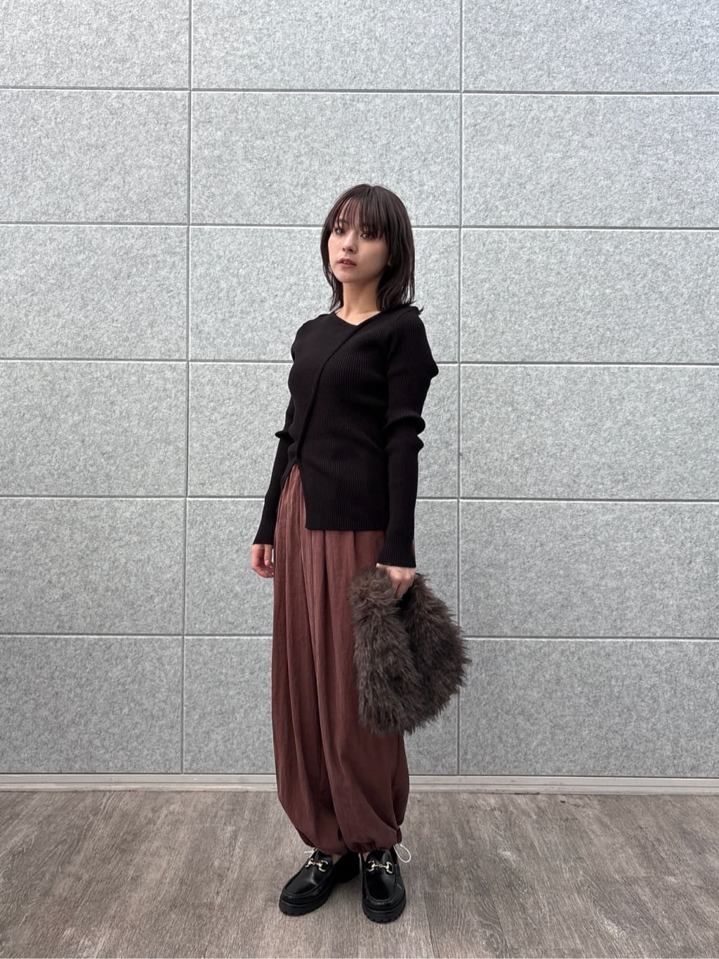 erikaさんの「INDIVI｜ウエストギャザーパンツ」を使ったコーディネート