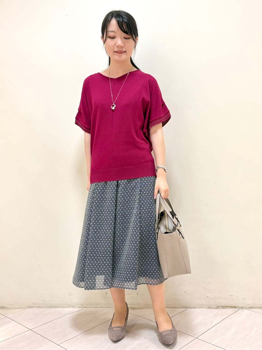 mikiさんの「Reflect｜【選べる7色◎／手洗い可／二の腕カバー】半袖ニット」を使ったコーディネート