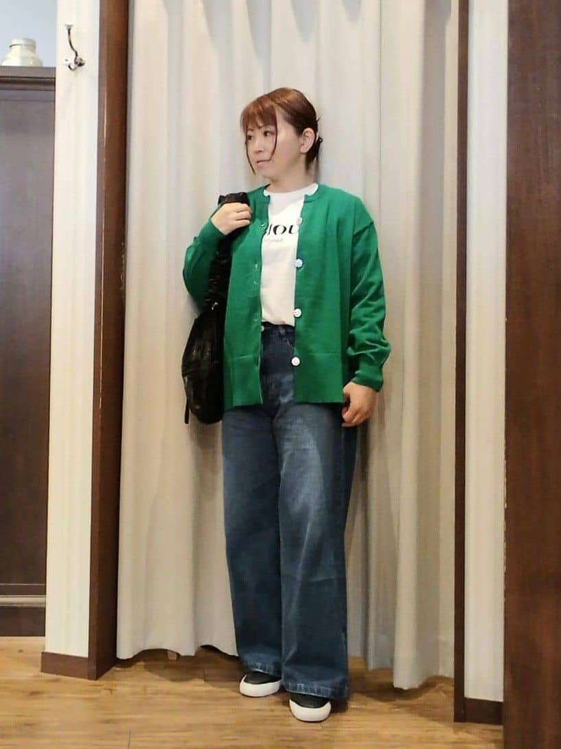 みーあさんの「SHOO･LA･RUE｜【洗濯機可/S-LL】キーネックですっきり見え サイドスリット入りカーディガン【CIRCRIC】」を使ったコーディネート