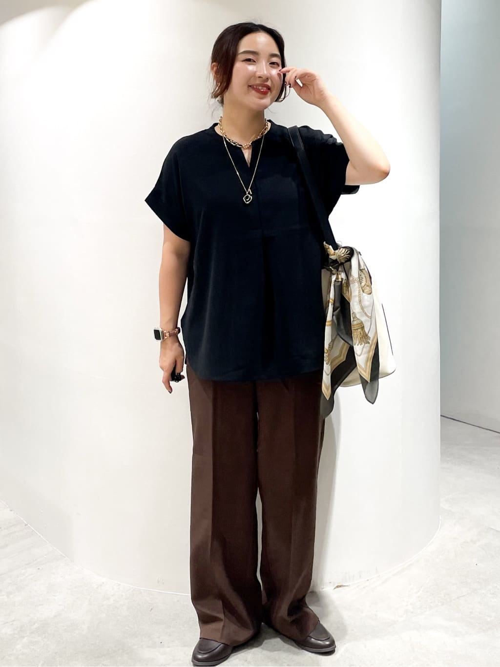 かりんさんの「OPAQUE.CLIP｜《7色展開／SS-LLサイズ》ストレッチスキッパーブラウス／セットアップ対応【洗濯機洗い可／防シワ】」を使ったコーディネート