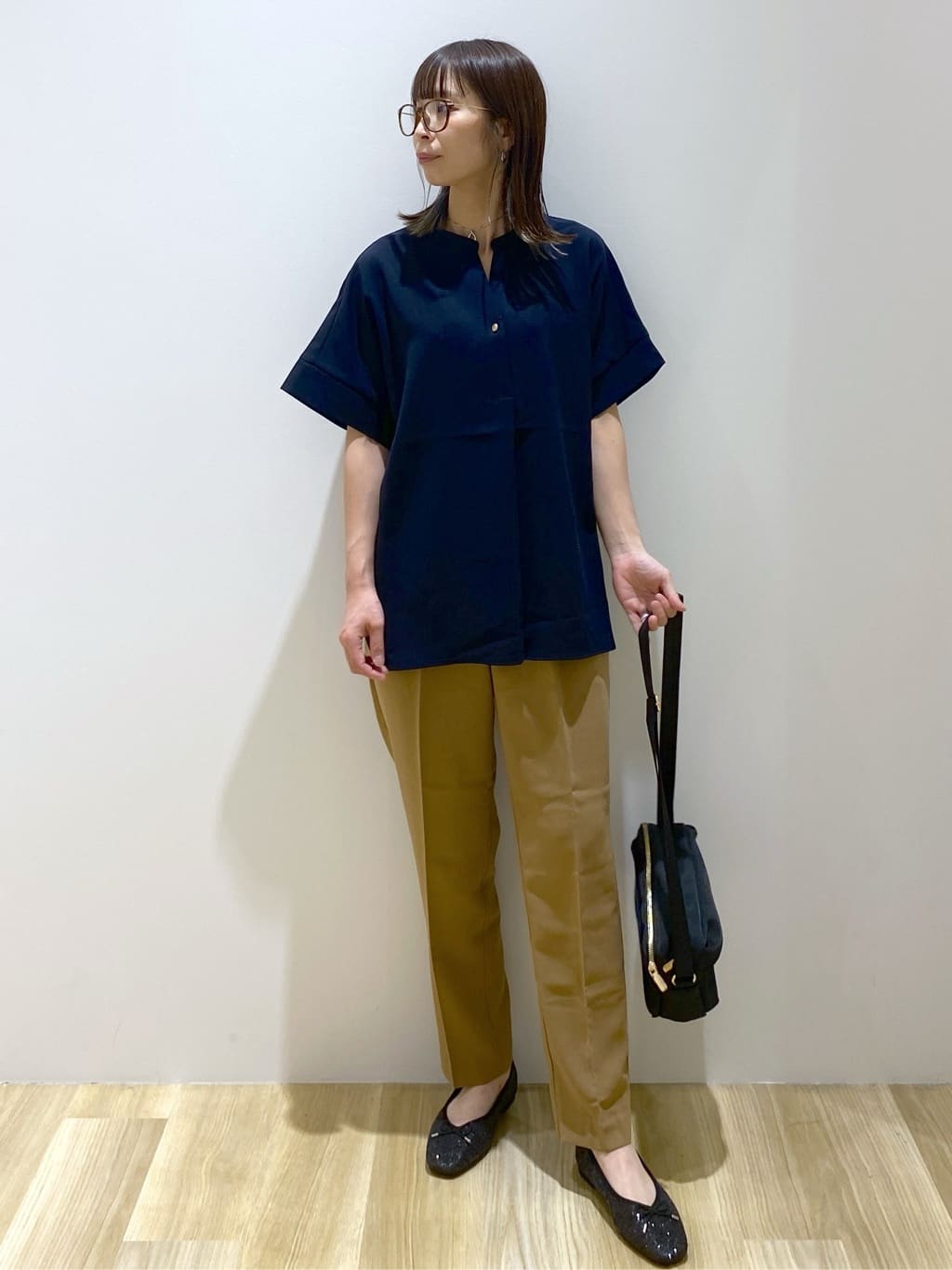 えりさんの「OPAQUE.CLIP｜《5色展開／SS-LLサイズ》スキッパー金ボタンブラウス／セットアップ対応【防シワ／ストレッチ／洗濯」を使ったコーディネート