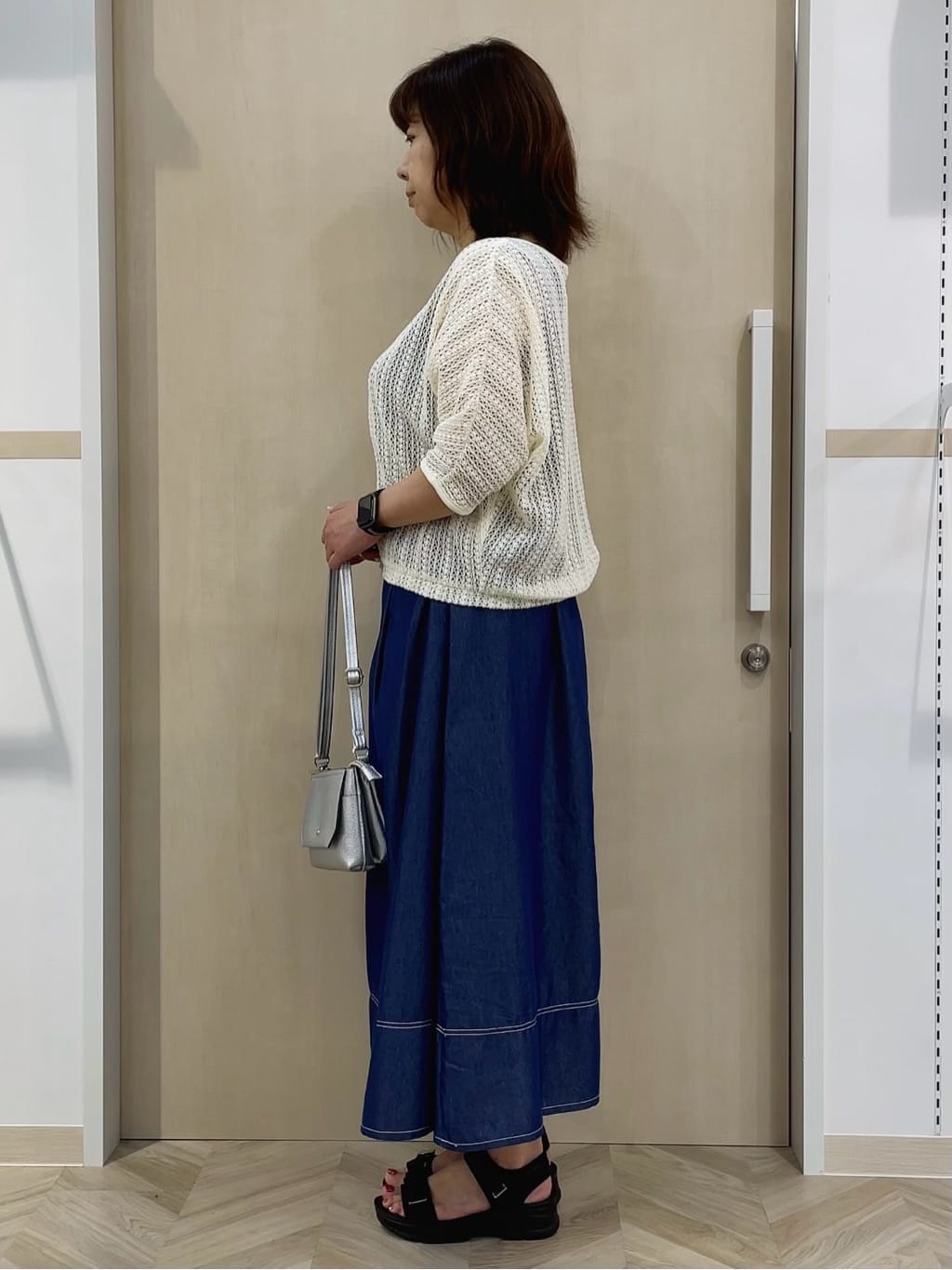 naoさんの「SHOO･LA･RUE｜【洗える/S-LL】季節の変わり目に 透かし柄が涼やか ジップブルゾン」を使ったコーディネート