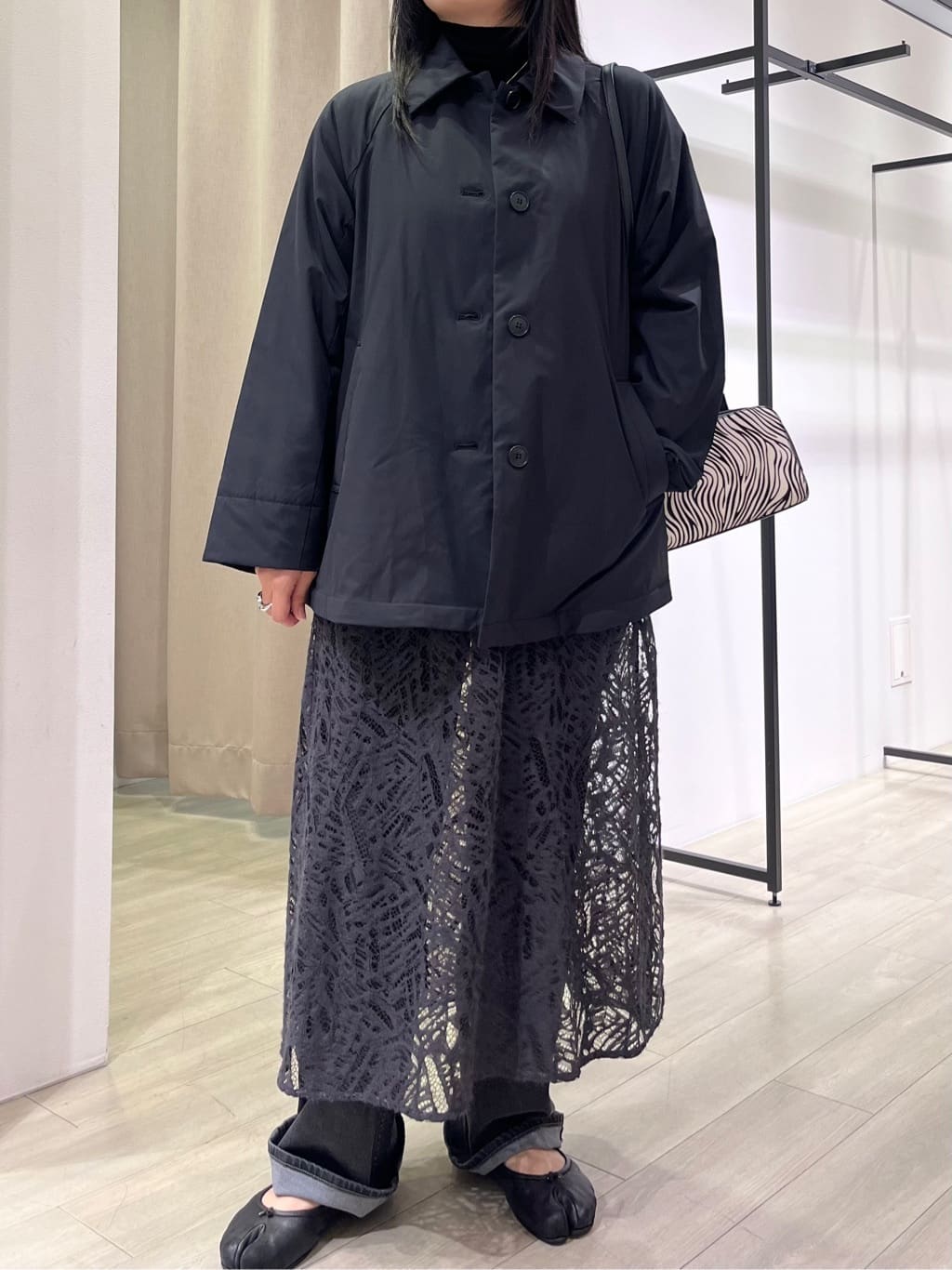 hasuさんの「INDIVI｜【超軽量／蓄熱】ライトパフステンカラーコート」を使ったコーディネート