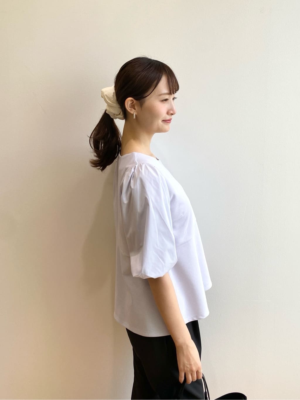 みさかさんの「index｜《S-LLサイズ》バルーンスリーブペプラムトップス【洗濯機洗い可／接触冷感／UVケア】」を使ったコーディネート