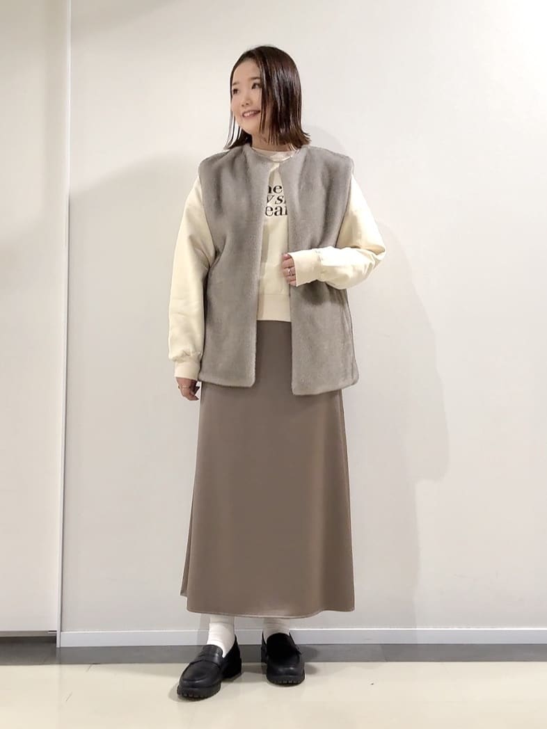 YUIさんの「UNTITLED｜【トレンド/ジレ】フェイクファーベスト」を使ったコーディネート