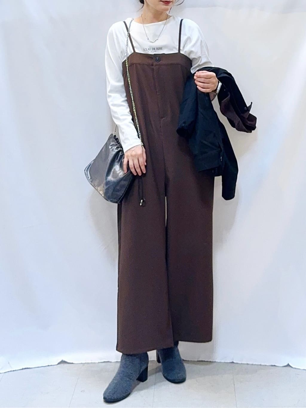 𝐇𝐢𝐫𝐨𝐦𝐢さんの「SHOO･LA･RUE｜大人カジュアルな一着。カバーオール」を使ったコーディネート