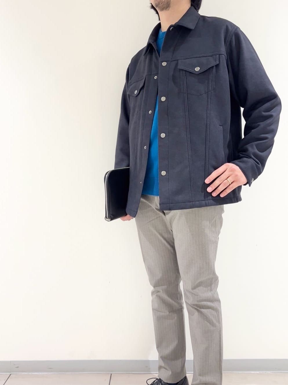 及川さんの「TAKEO KIKUCHI｜【Air Palette Knit】ワンポイント カラーニット プルオーバー」を使ったコーディネート