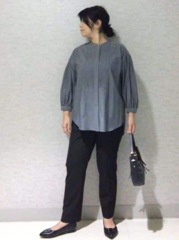sakoさんの「Reflect｜【程よいゆとり感／体型カバー】ピンタックデザインシャンブレーブラウス」を使ったコーディネート