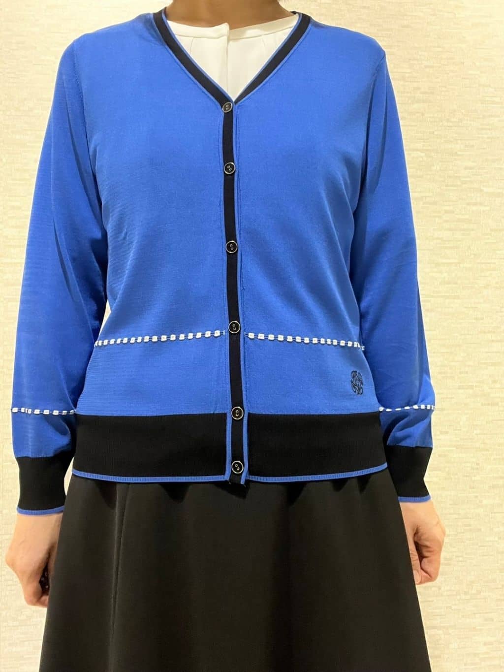 marikoさんの「Reflect｜【WEB先行カラーあり／手洗い可／アンサンブル可】バイカラーカーディガン」を使ったコーディネート