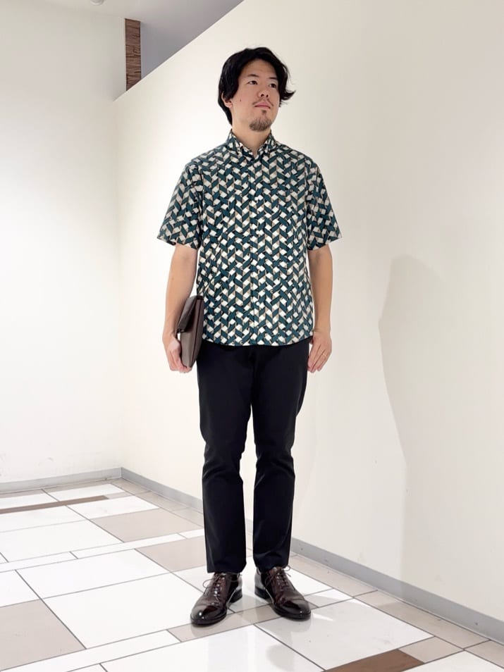 及川さんの「TAKEO KIKUCHI｜【COOL CITY WEAR】籠目アート柄 サッカーシャツ /通気性」を使ったコーディネート
