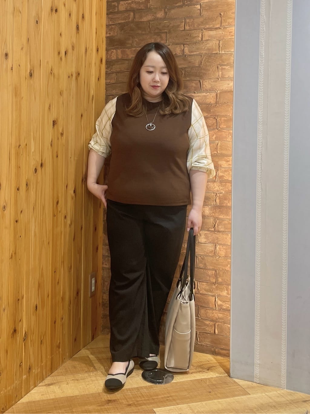 Risaさんの「SHOO･LA･RUE｜【高レビュー/S-LL】1枚で決まる お袖チェック 異素材使いトップス」を使ったコーディネート