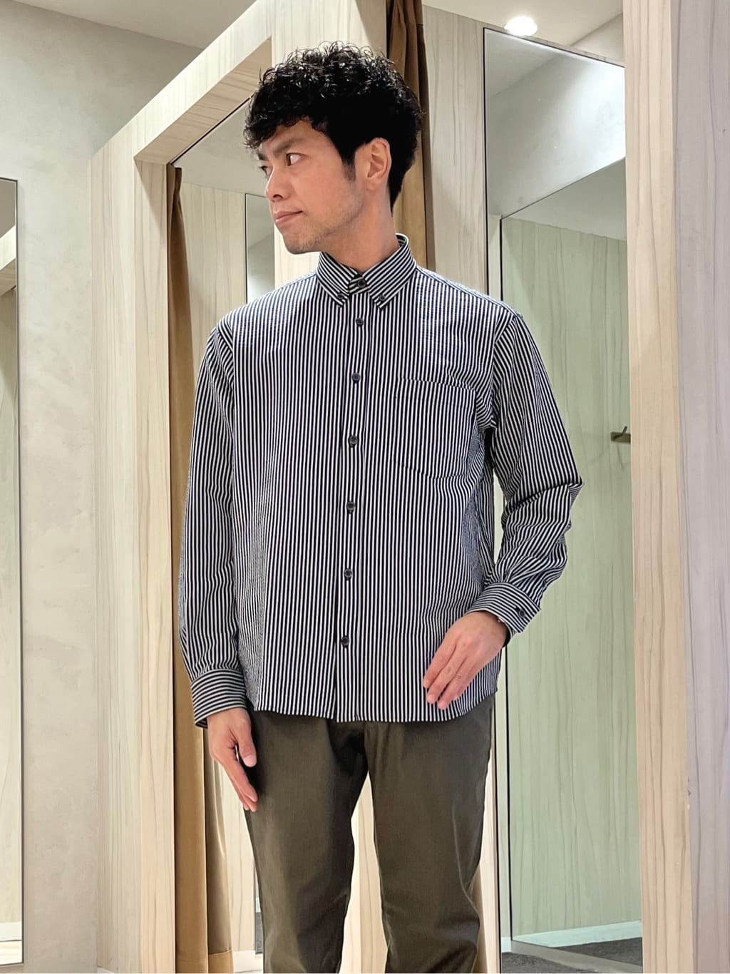 URAさんの「TAKEO KIKUCHI｜アンチピリング ジップアップ ニット」を使ったコーディネート