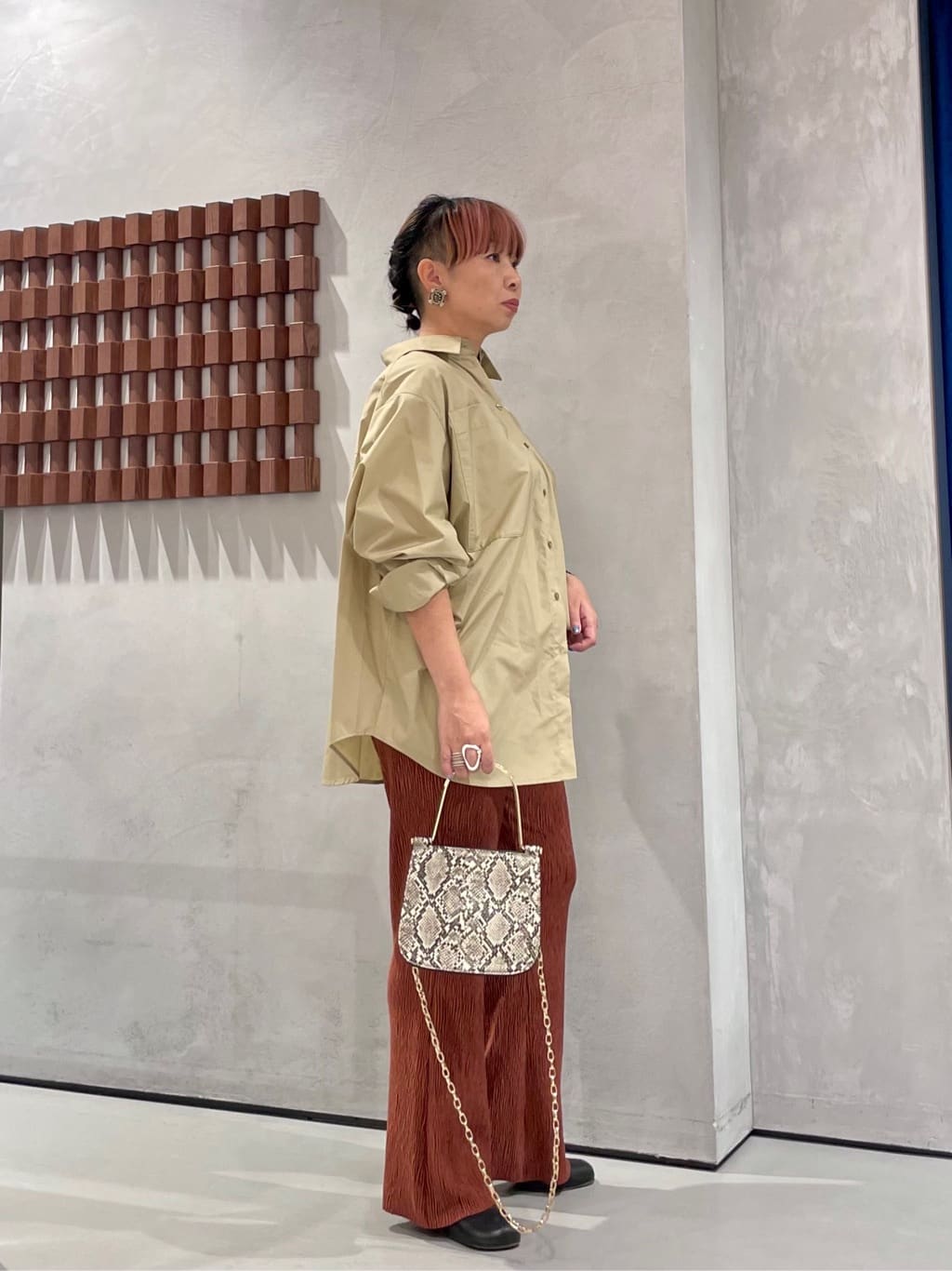 KOUさんの「INDIVI｜Timeless｜ビッグポケットフォルムシャツ」を使ったコーディネート