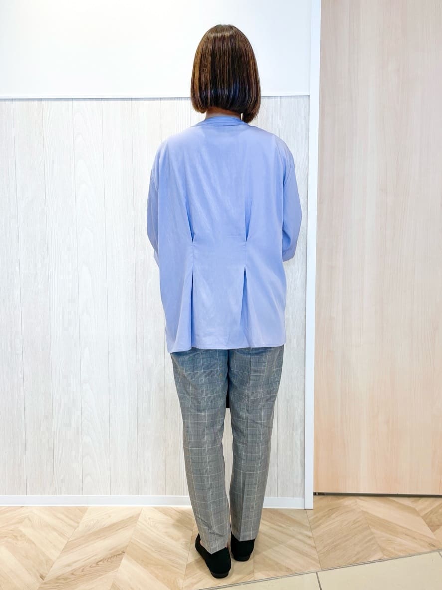 tomoさんの「SHOO･LA･RUE｜【S-LL/通勤スタイルにも】ウエストタックで程よくシェイプ 大人の上品ブラウス」を使ったコーディネート