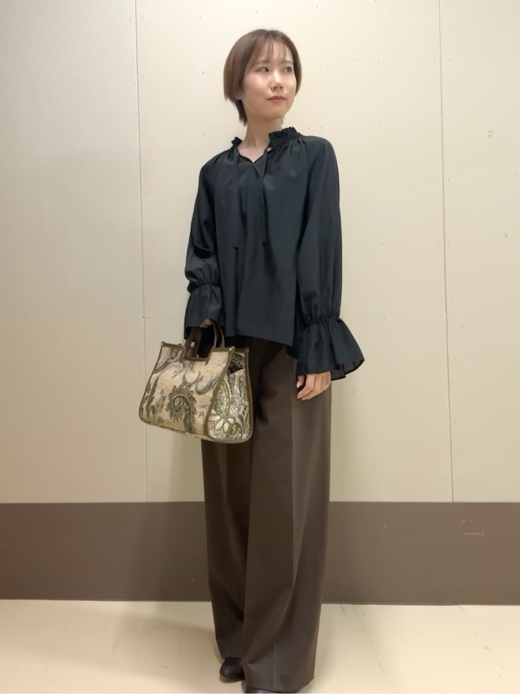 mioさんの「UNTITLED｜【洗える/はっ水/後ろウエストゴム】ストレッチ2タックワイドパンツ」を使ったコーディネート