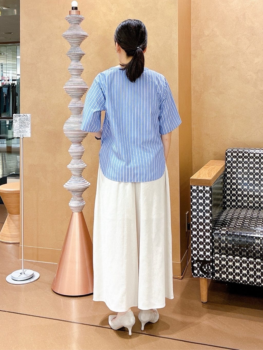 hattoriさんの「INDIVI｜【洗える／清涼感◎】ワイドフレアパンツ／スカーチョ」を使ったコーディネート