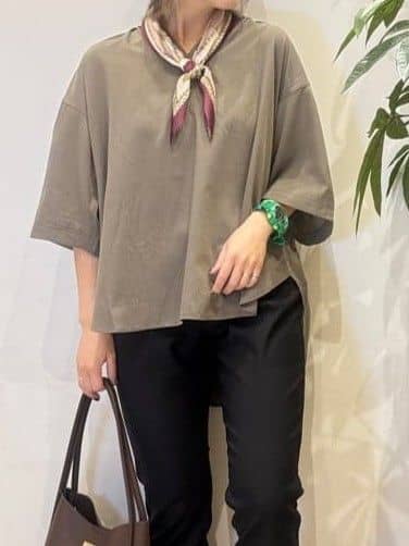 misakiさんの「SHOO･LA･RUE｜【S-LL/洗濯後しわになりにくい】バックギャザーがアクセント スッキパーブラウス」を使ったコーディネート
