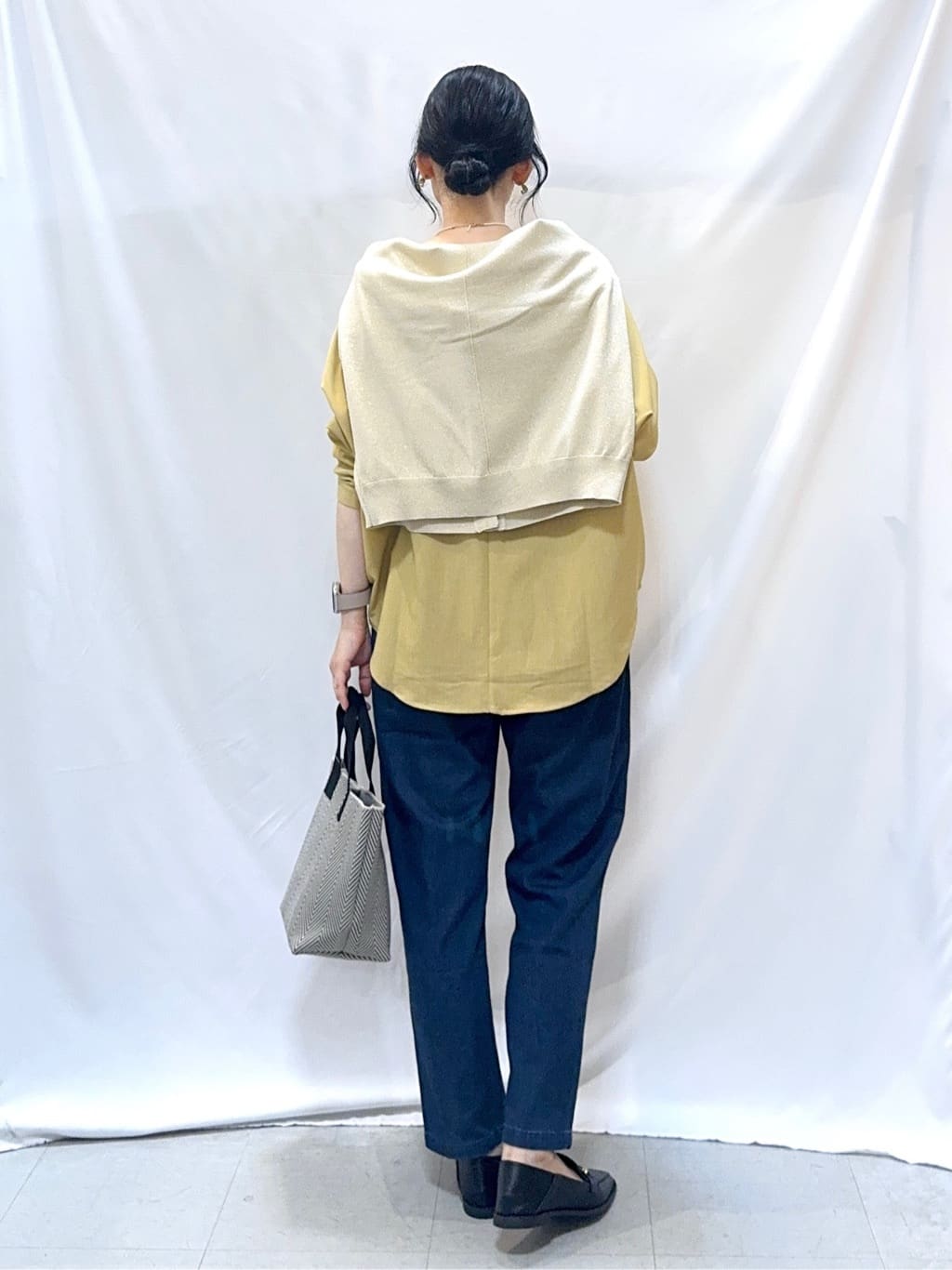 𝐇𝐢𝐫𝐨𝐦𝐢さんの「SHOO･LA･RUE｜【高レビュー/洗濯後しわになりにくい】1枚でサマ見え 8分袖ドルマンブラウス」を使ったコーディネート