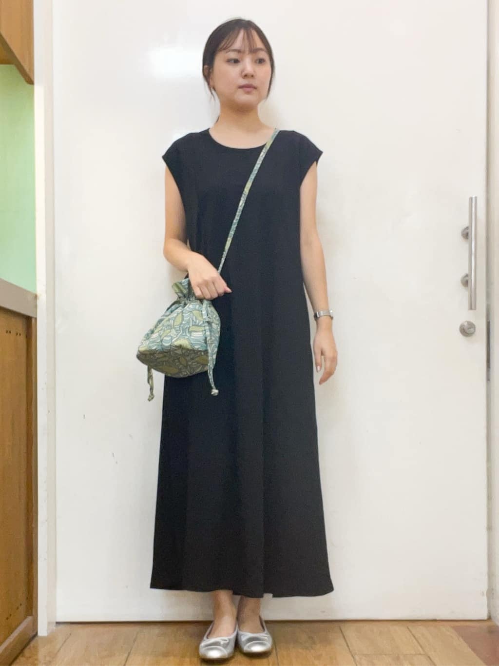 sakiさんの「SHOO･LA･RUE｜【S-LL/ひんやり】切替ラインですっきりと 1枚で着られるロングワンピース」を使ったコーディネート