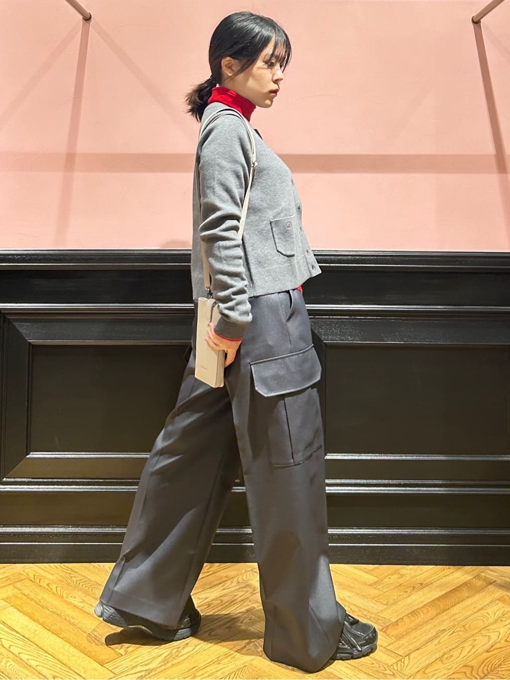 とりみさんの「DRESSTERIOR｜【Safari5月号掲載】イタリアレザースマホショルダーバッグ」を使ったコーディネート
