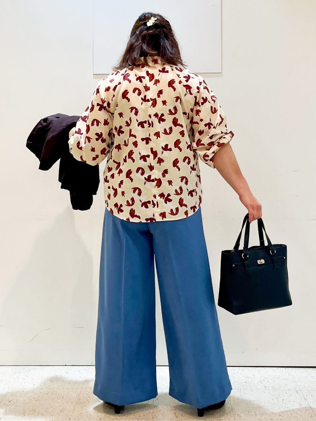 kimmyさんの「Reflect｜【ジャケットのインナーにおすすめ◎】花柄タックデザインブブラウス」を使ったコーディネート