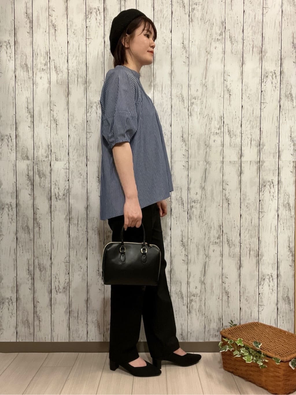 シカさんの「SHOO･LA･RUE｜【S-LL/洗濯後しわになりにくい】ランタンスリーブで女性らしく 5分袖スキッパーブラウス」を使ったコーディネート