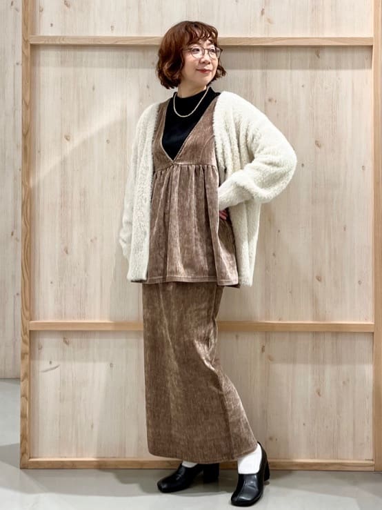 nakoさんの「THE SHOP TK｜【ふわふわあったか】フェザーカーディガン」を使ったコーディネート