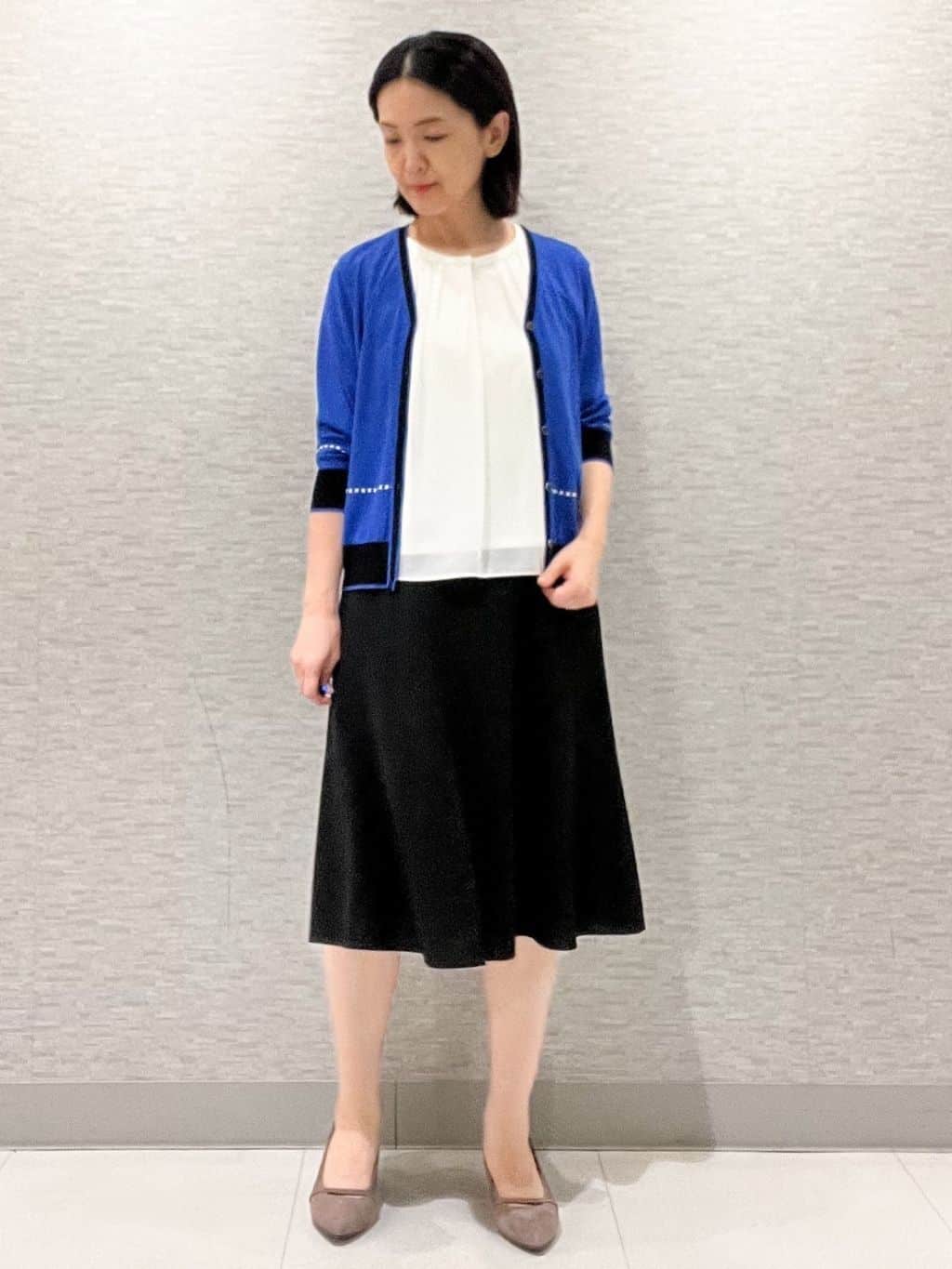 marikoさんの「Reflect｜【WEB先行カラーあり／手洗い可／アンサンブル可】バイカラーカーディガン」を使ったコーディネート