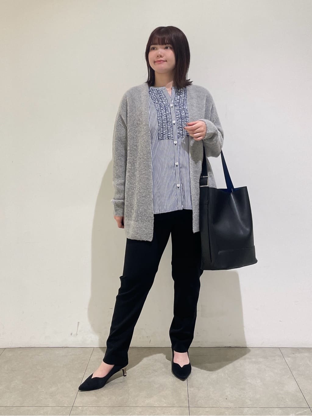 emikaさんの「INDIVI｜【エアリー素材】ブークレ着流しニットカーディガン」を使ったコーディネート