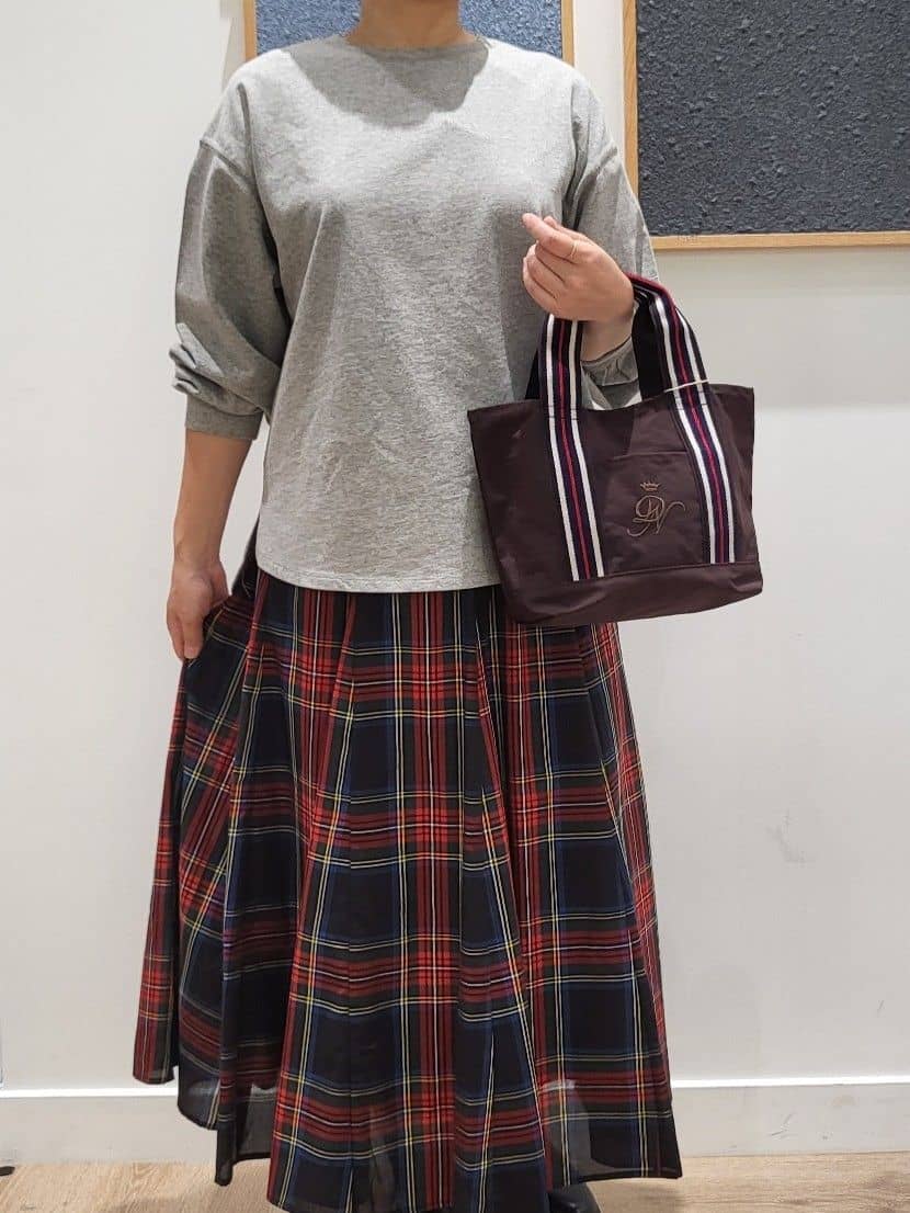 yumiさんの「Dessin｜【360度可愛い・洗える】バックヘンリーカットソー」を使ったコーディネート