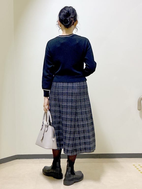  beni_gingerさんの「Reflect｜【コートインでもすっきり◎】チェック柄ニットドッキングワンピース」を使ったコーディネート