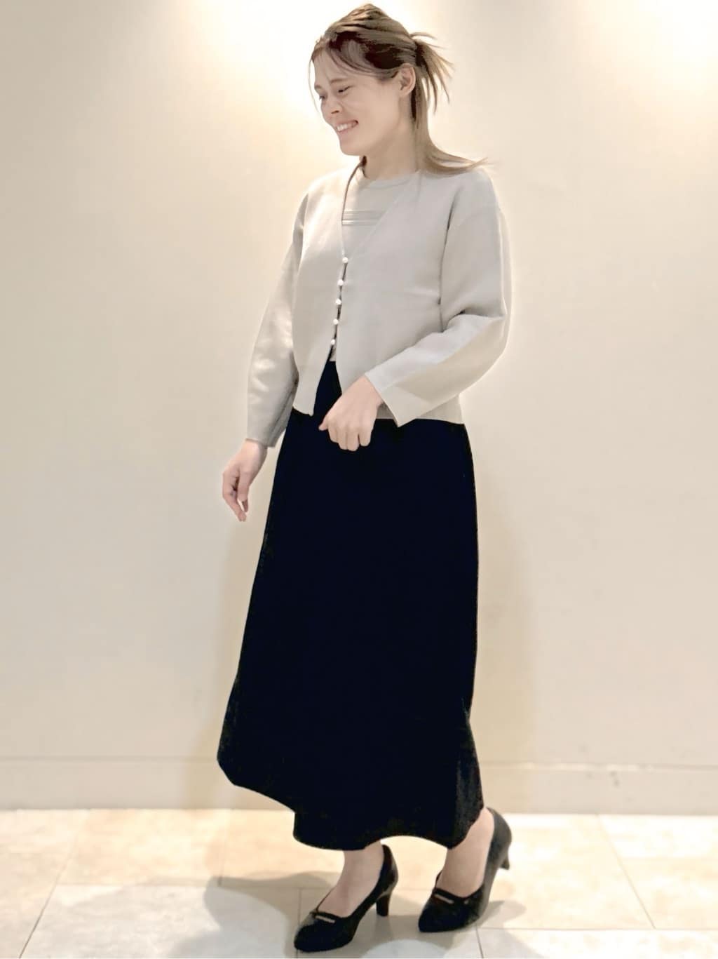 S&auml;K&iuml;さんの「Reflect｜【軽い羽織に◎／セットアップ可】パール調ボタン付きカーディガン」を使ったコーディネート