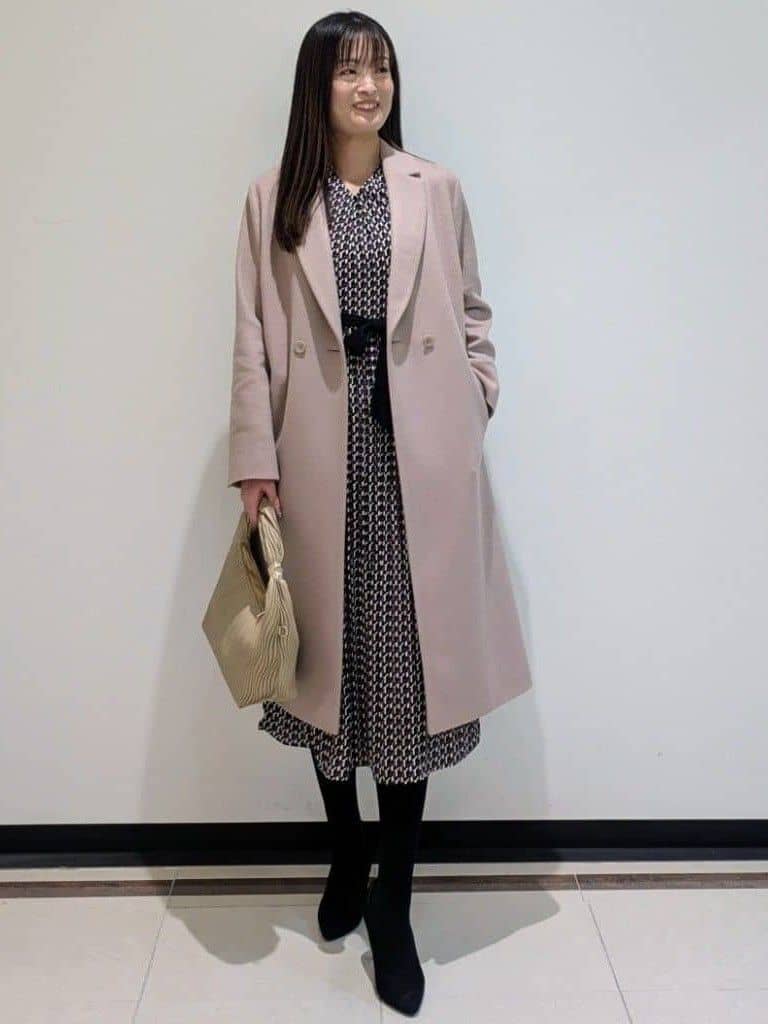 mikiさんの「COUP DE CHANCE｜【リボン取り外し可】幾何柄プリーツワンピース」を使ったコーディネート
