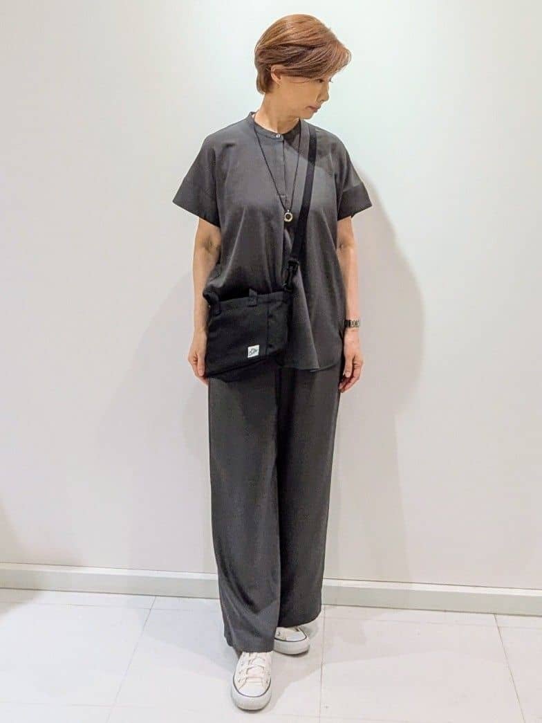 mamiさんの「Reflect｜【E‐QUALITY／ウエスト総ゴム／セットアップ／単品使いOK◎】ブラウス＋ストレートパンツセット」を使ったコーディネート