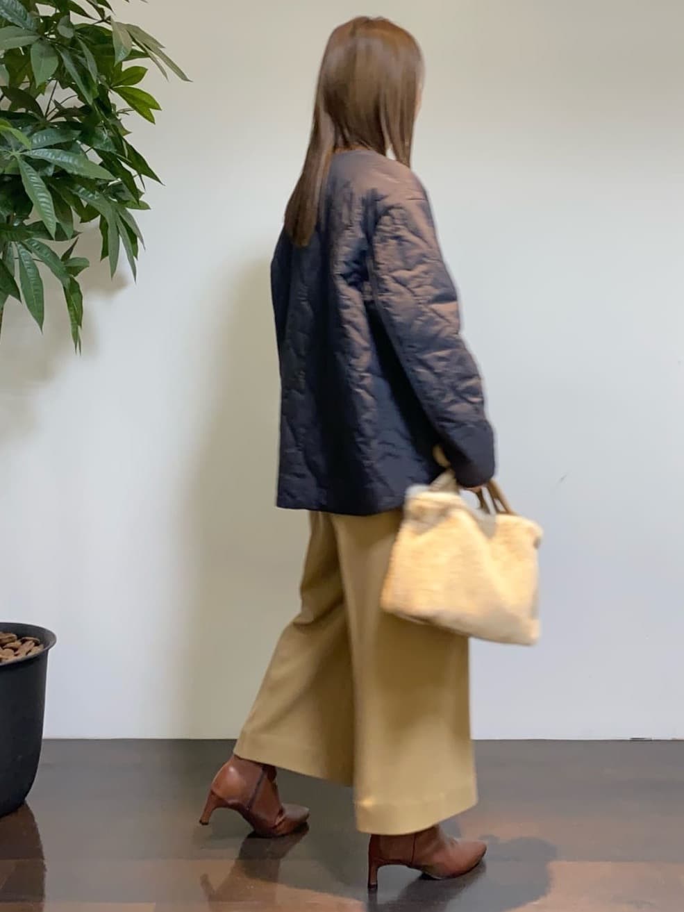 tomoさんの「UNTITLED｜ミニフェイクファーショルダー」を使ったコーディネート