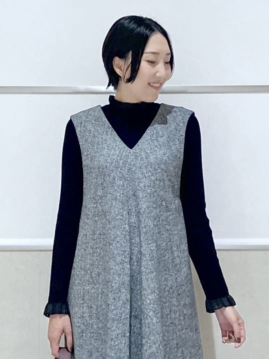 eriko さんの「Dessin｜【洗える】Vネックジャンパースカート」を使ったコーディネート