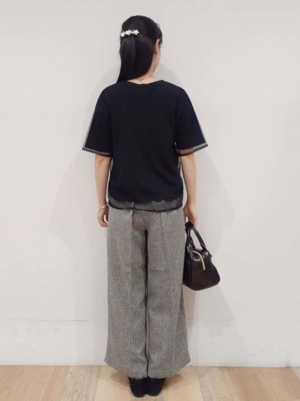 にこさんの「grove｜ラフだけどおしゃれ　チュールレイヤードTシャツ」を使ったコーディネート