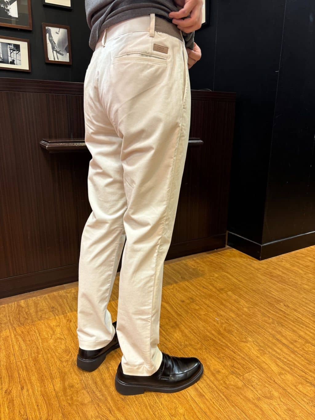 moritaさんの「TAKEO KIKUCHI｜サイドゴアストレッチコーデュロイパンツ」を使ったコーディネート