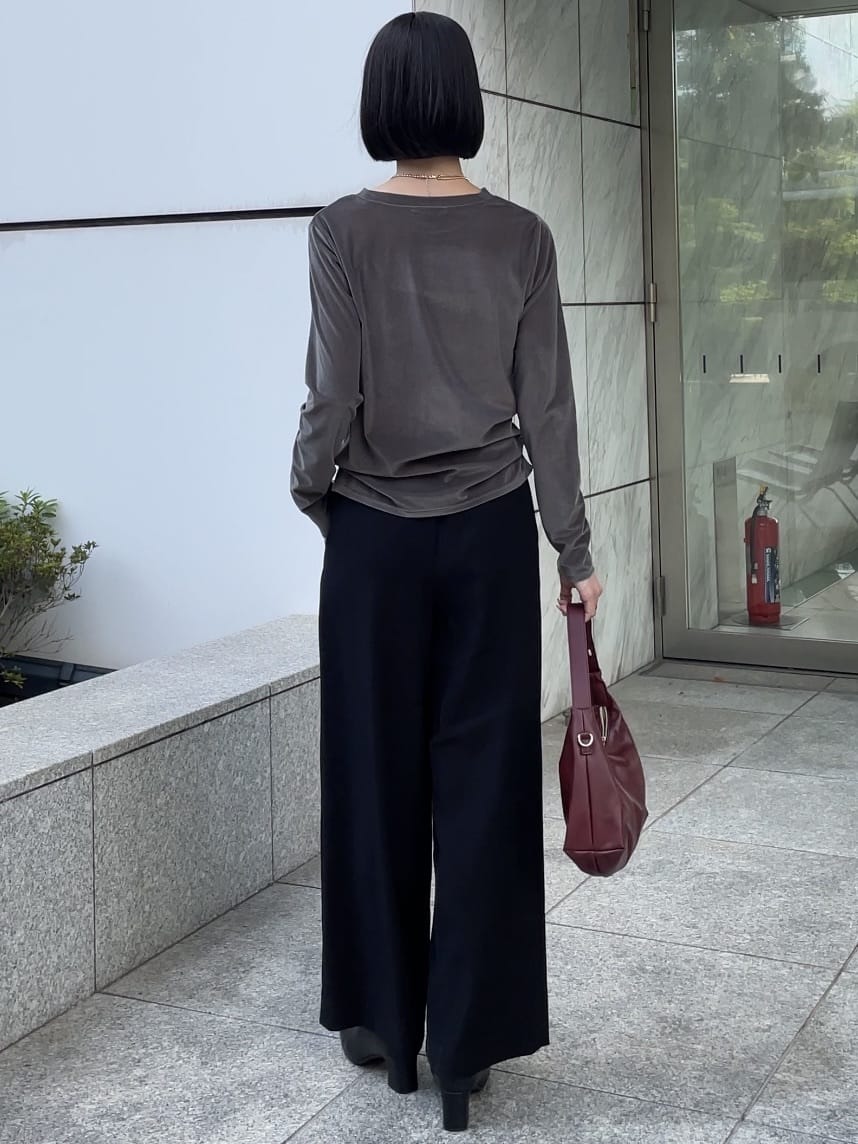 NATSUMIさんの「grove｜シアーカットベロアロンT」を使ったコーディネート