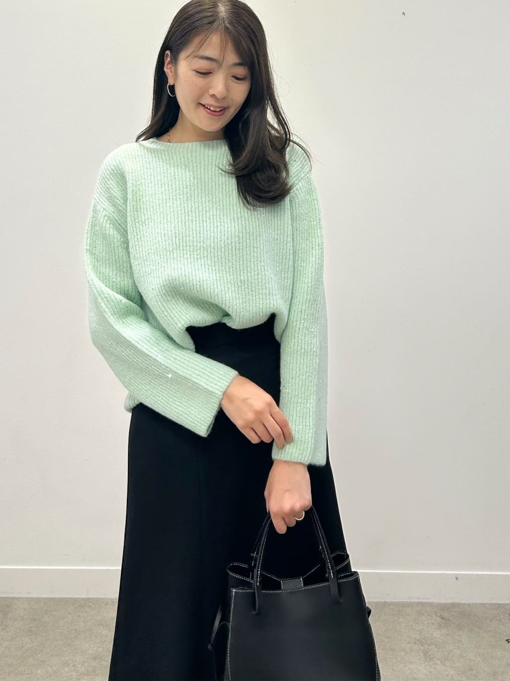 hayaseさんの「COUP DE CHANCE｜【手洗い可】スパンコール付ニットトップス」を使ったコーディネート