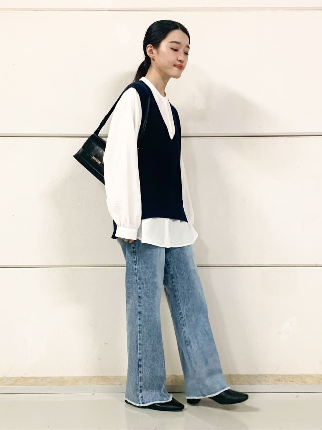 sahoさんの「THE SHOP TK｜【春まで着られる】ニットベスト＆ブラウスセット/洗濯機OK」を使ったコーディネート
