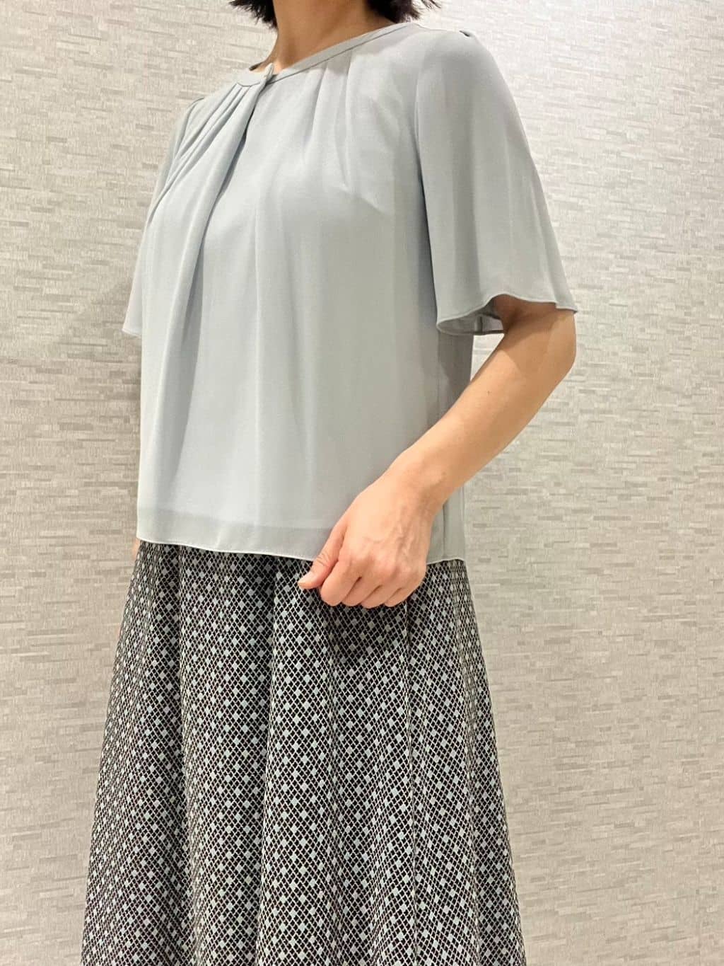 marikoさんの「Reflect｜【一枚着で着映え◎／ジャケットのインナーにも】フロント開きブラウス」を使ったコーディネート