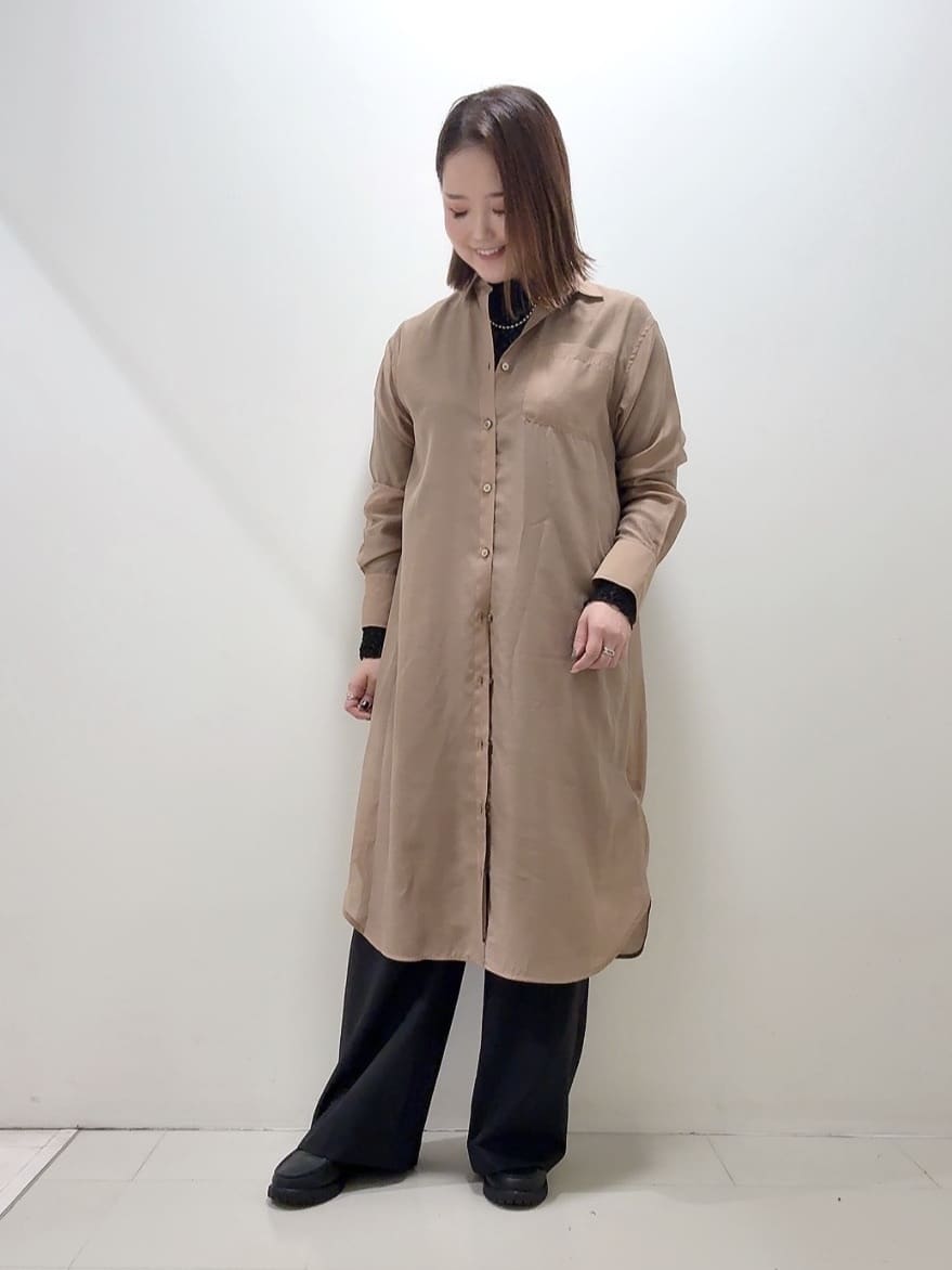 YUIさんの「UNTITLED｜【ニットと重ね着に/前開きボタン】シアーロングシャツ」を使ったコーディネート