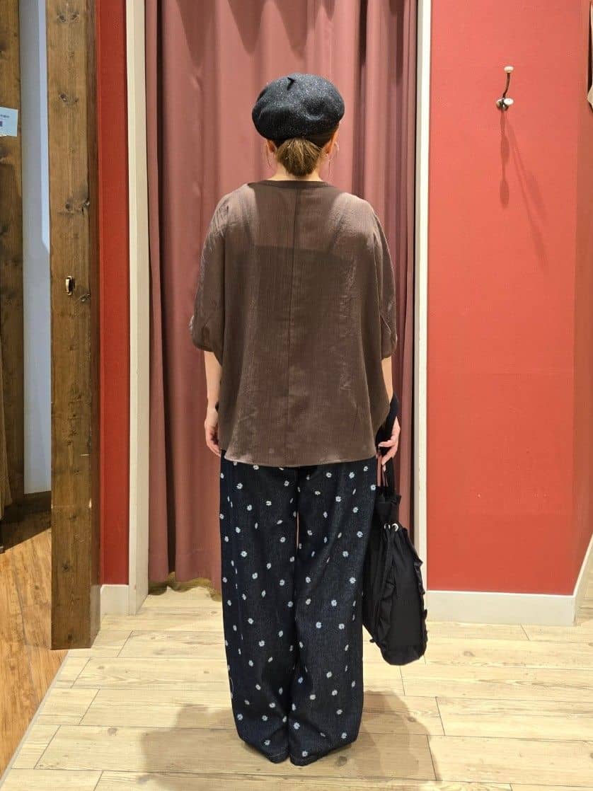 hanaさんの「SHOO･LA･RUE｜【S-LL】周りと差がつく デイジー柄デニムワイドパンツ」を使ったコーディネート